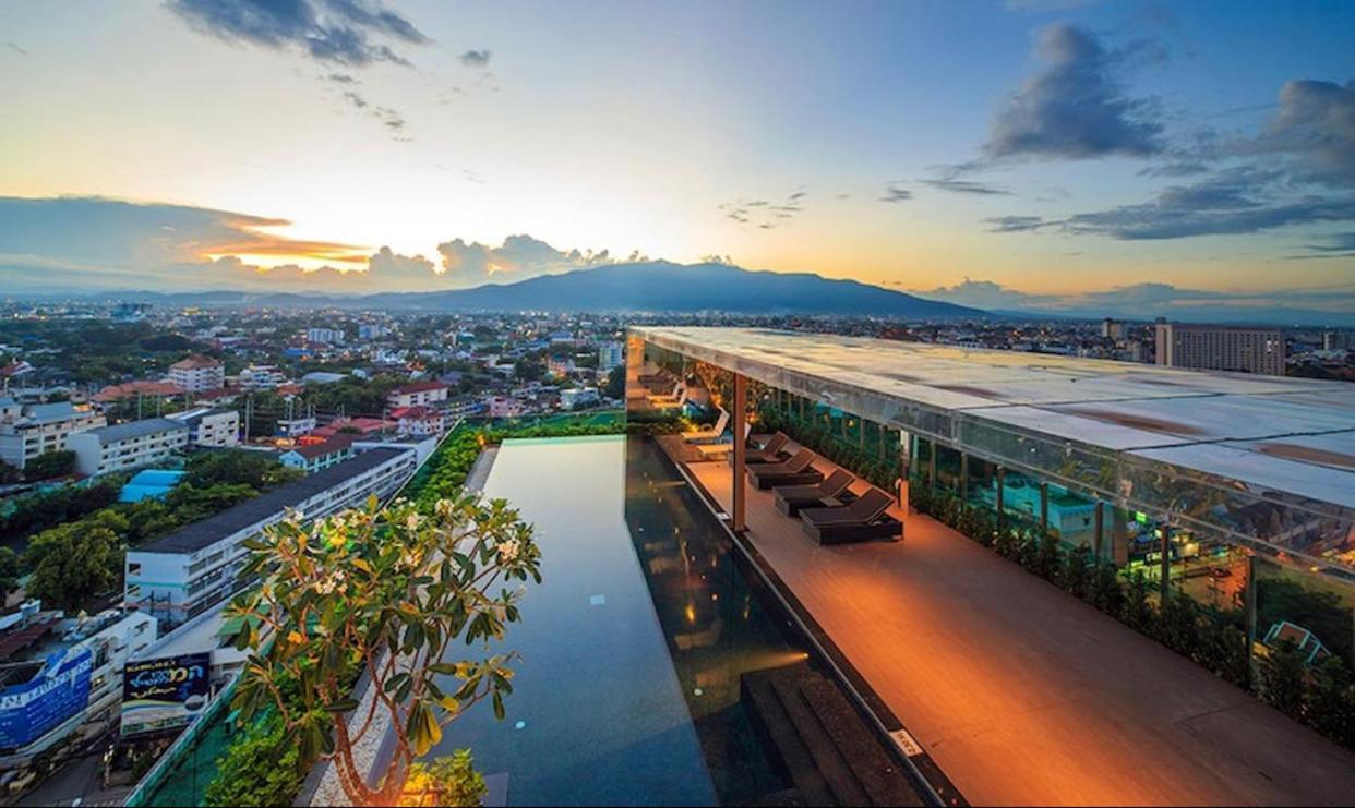 The Astra Suites Chiang Mai Buitenkant foto
